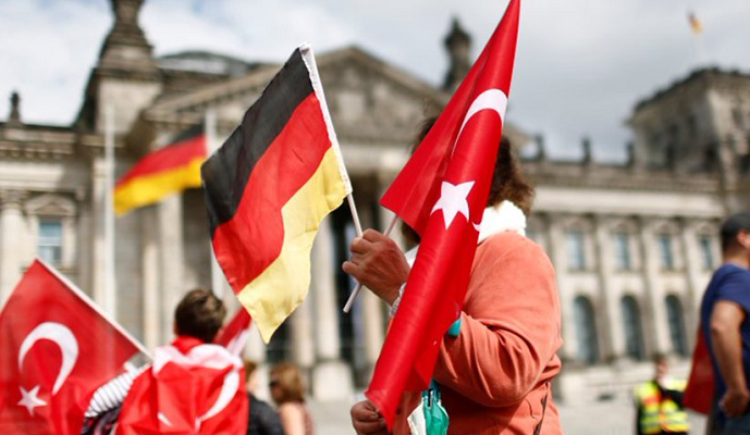 Almanya'dan Türkiye'ye dönen kaçaklara ayda 2 bin Euro