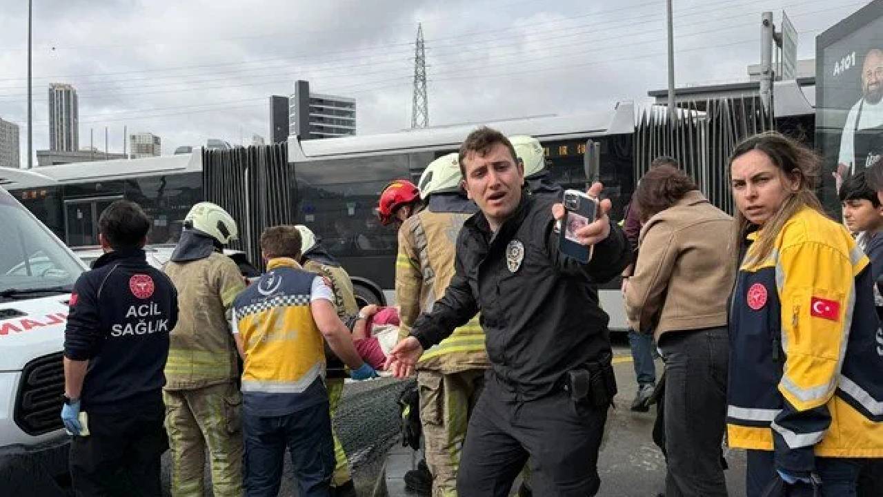 Metrobüste kaza: Seferler durdu, yaralılar var