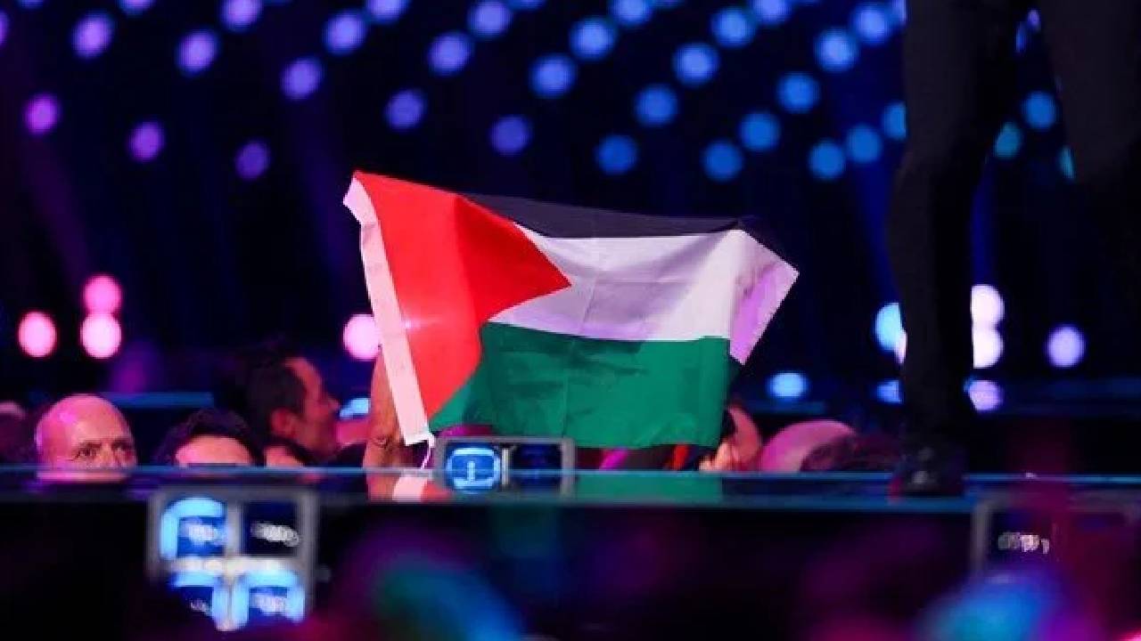 Eurovision yarı finalinde seyirciler Gazze'ye destek verdi