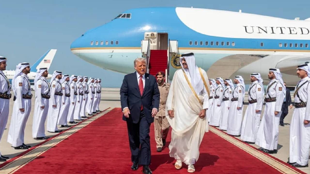 Trump, Katar'a gitti, 200 milyar dolarlık tarihi anlaşma imzalandı
