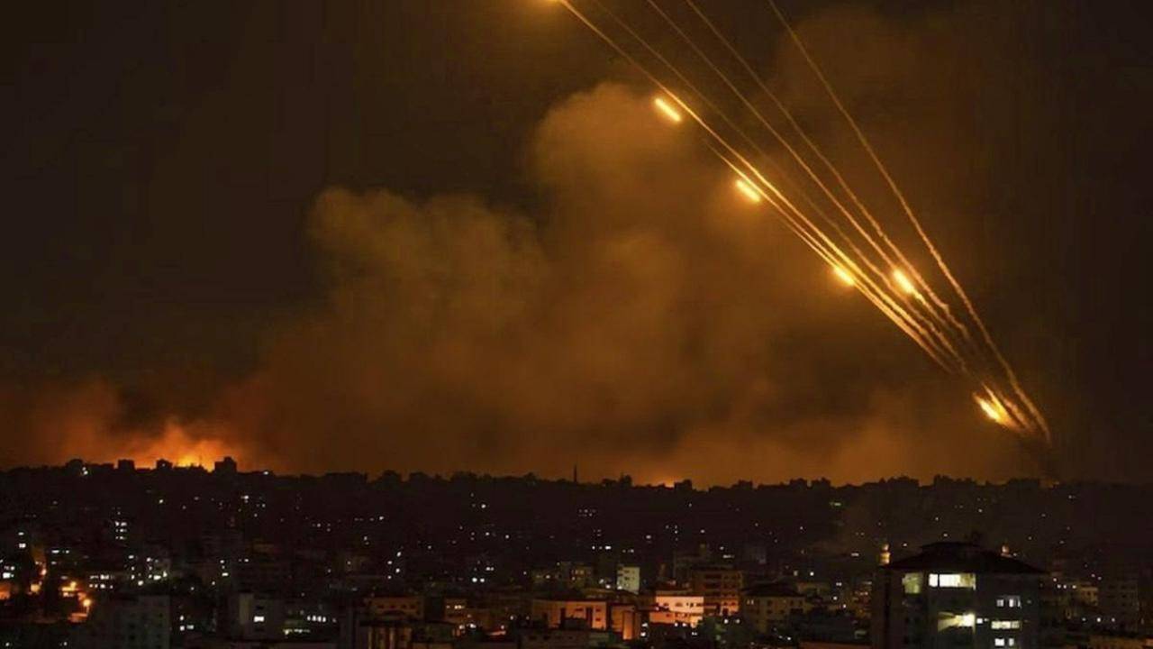 Husilerden İsrail'e füze saldırısı! Tel Aviv'de siren sesleri