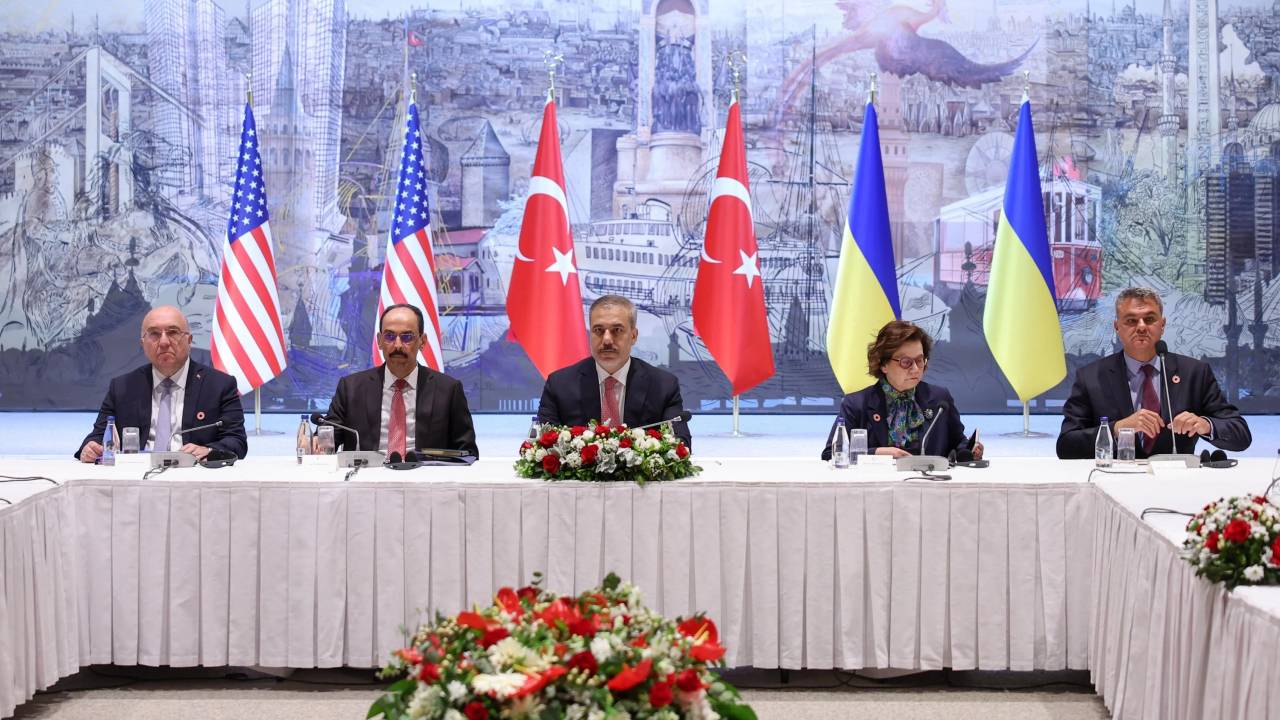 Barış masasında kritik gün: Türkiye-Rusya-Ukrayna görüşmesi sona erdi