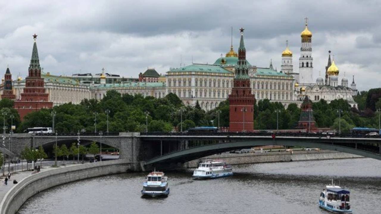 Moskova'da İHA saldırıları: Havalimanları uçuşları durdurdu