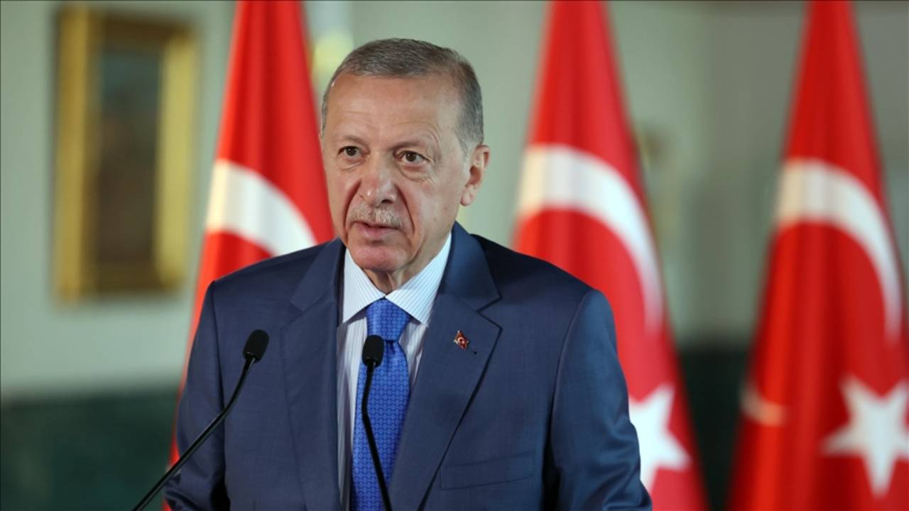 Erdoğan: Görevi kötüye kullananların gözünün yaşına bakmayız