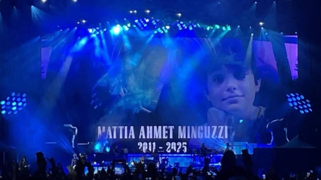 Gun's N' Roses konserinde Ahmet Minguzzi'ye şarkı hediye etti