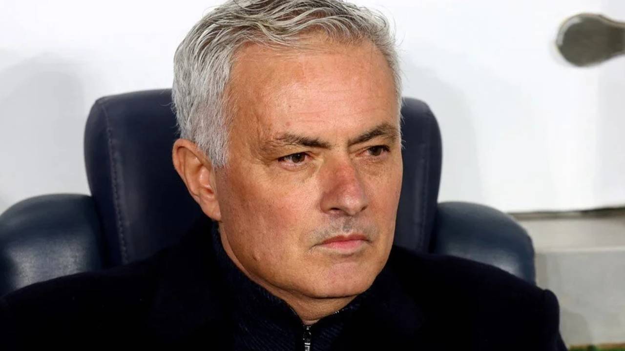 Jose Mourinho, imzanın eşiğinden dönmüş
