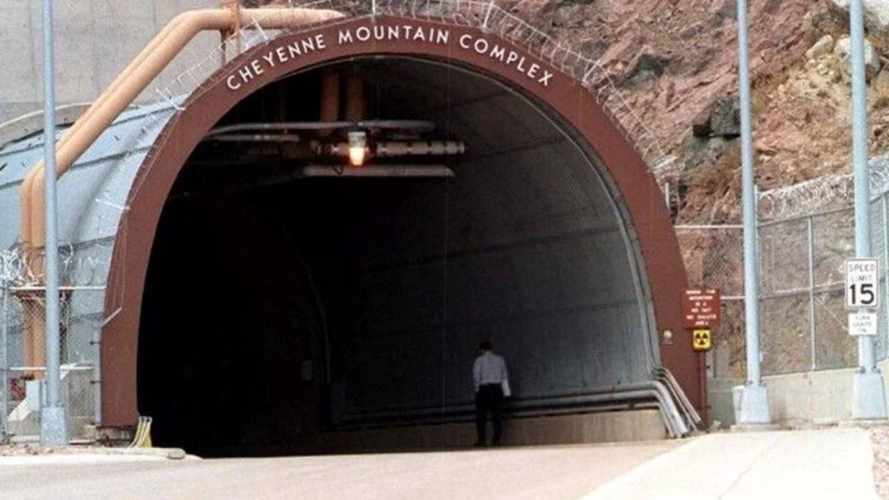 Uydu görüntüleriyle dünyanın en gizli yeraltı askeri tesisleri