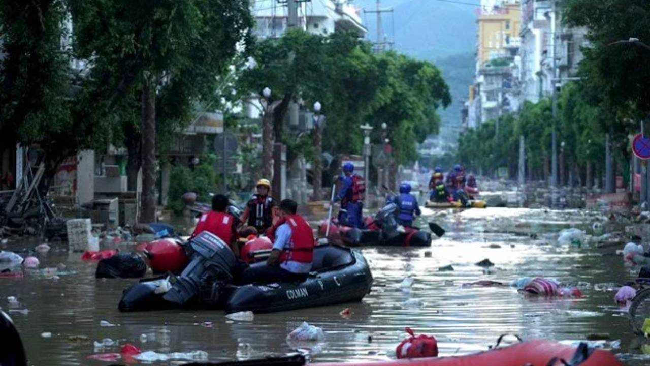 Çin'de sel felaketi: Yeniden acil durum ilan edildi
