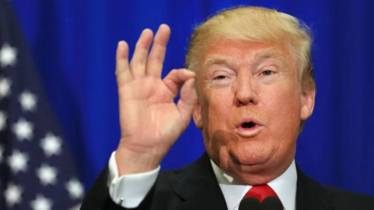 Trump'ın elindeki gizemli iz gündem oldu