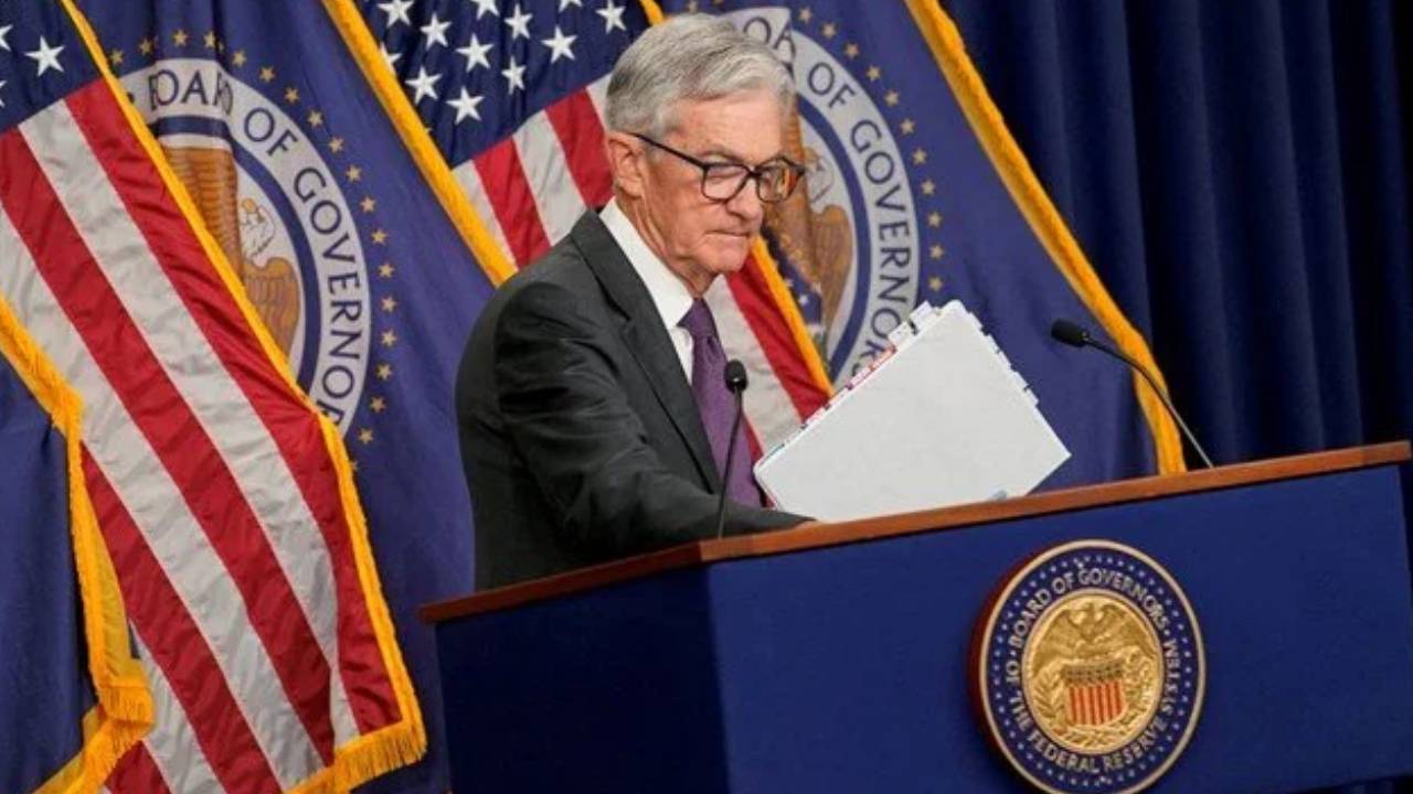 Fed Başkanı Powell'dan faiz indirimi sinyali