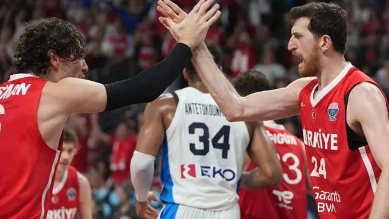12 Dev Adam, EuroBasket’te finale yükseldi