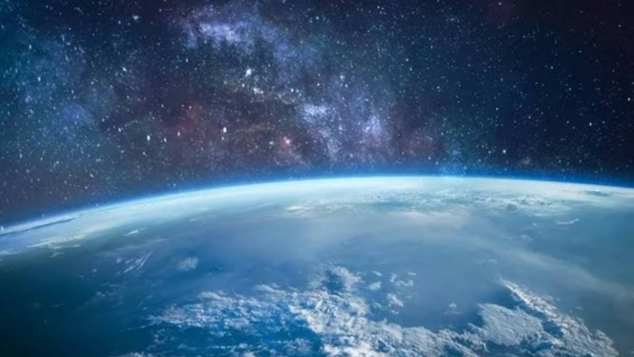 Dünya'nın çevresinde gizemli cisim: 60 yıldır fark edilmeden dolaşıyor