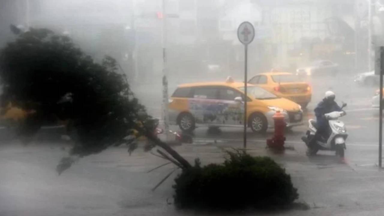 Tur teknesi alabora oldu, 18 Kişi hayatını kaybetti