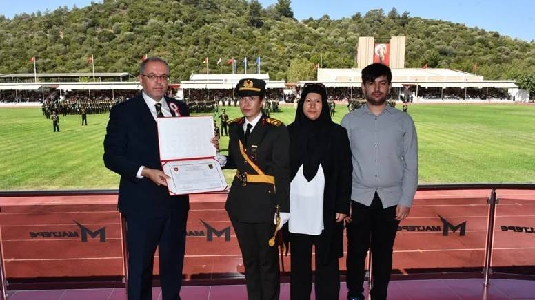 Ömer Halisdemir'in kızı teğmen oldu