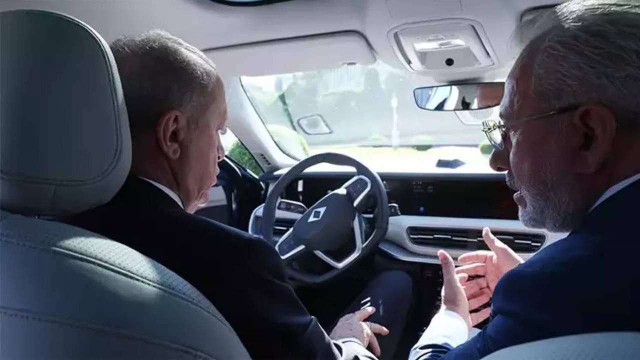Erdoğan Togg'un yeni modeli ile deneme sürüşü yaptı