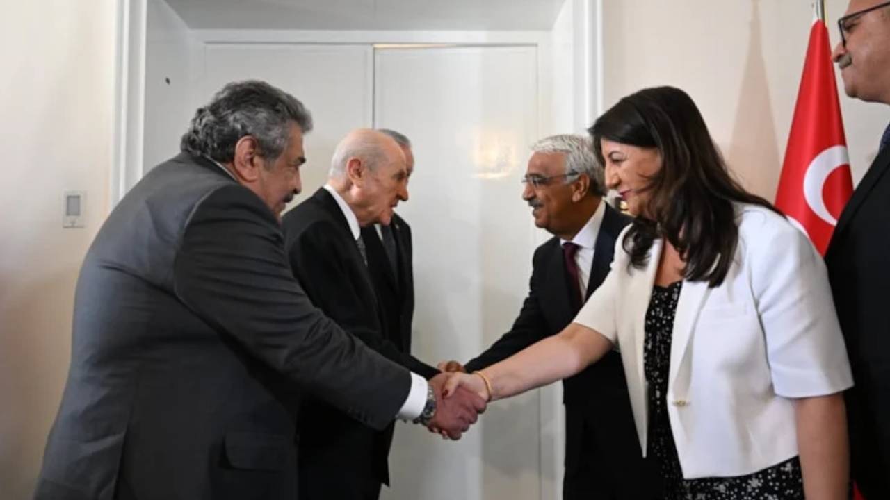 İmralı heyetiyle görüşen Bahçeli'nin açıklaması şaşırttı
