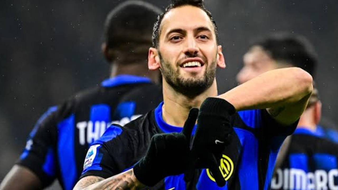 Hakan Çalhanoğlu tüm tekliflere kapıyı kapattı
